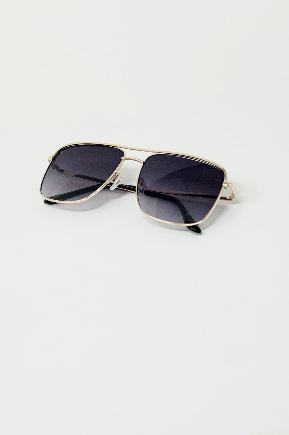 Aviator Vintage Sunglasses With Golden Rim
