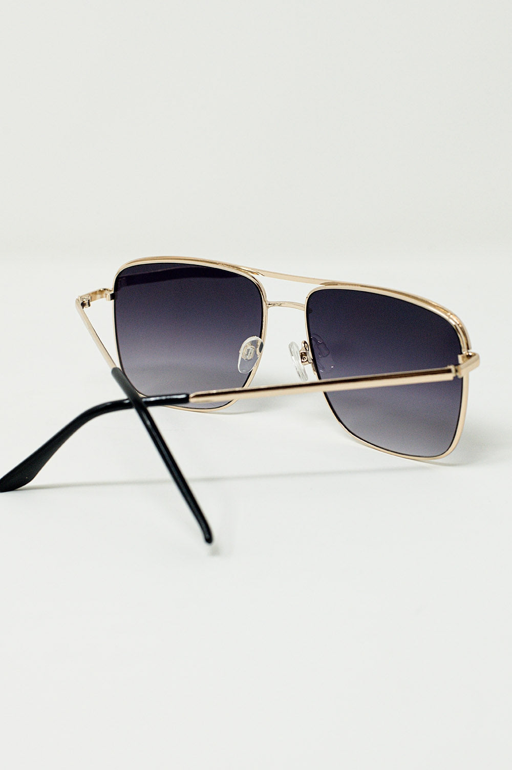 Aviator Vintage Sunglasses With Golden Rim