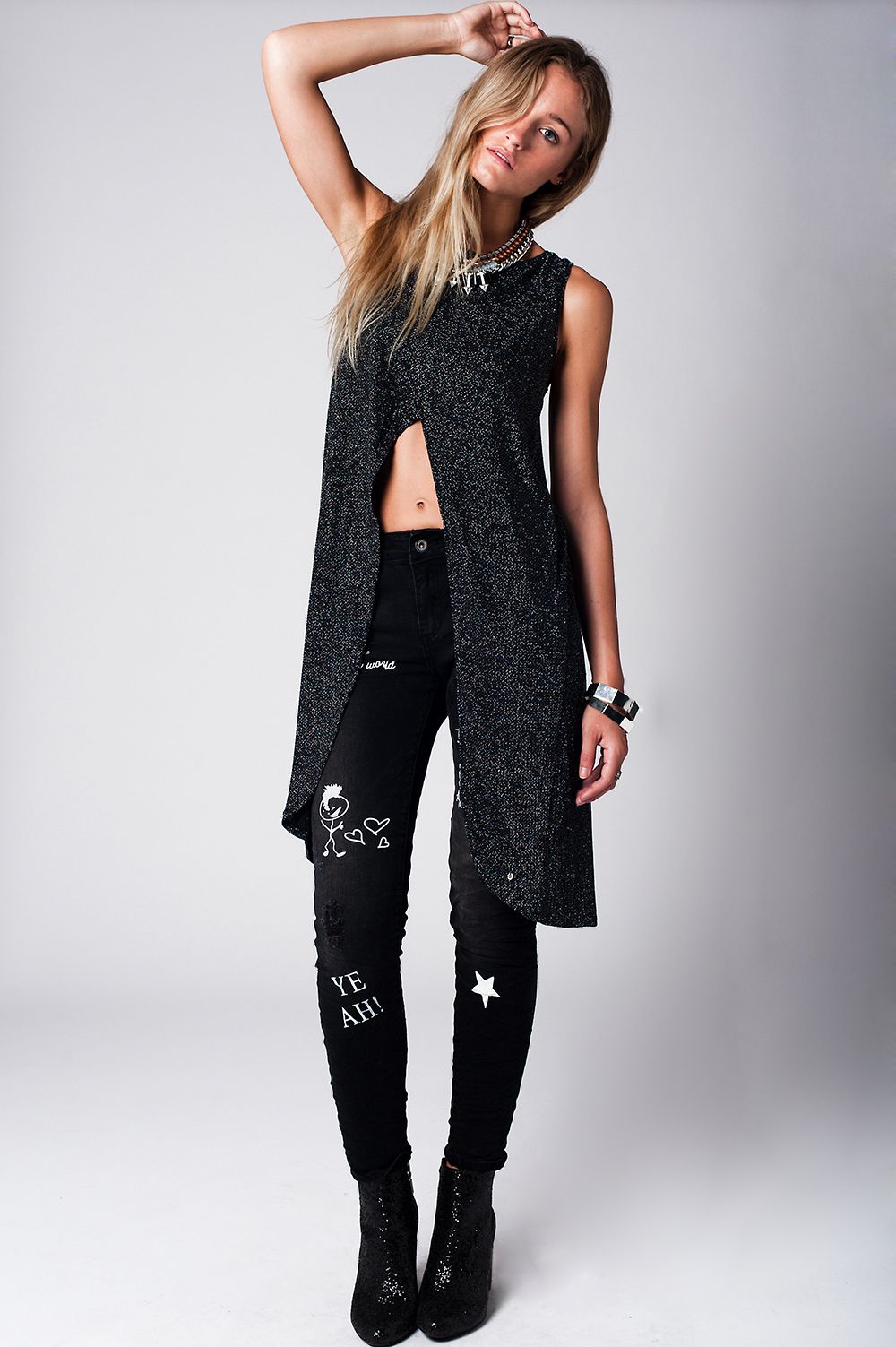 SILVER LONGLINE TOP IN KNIT WITH CUT OUT DETAIL