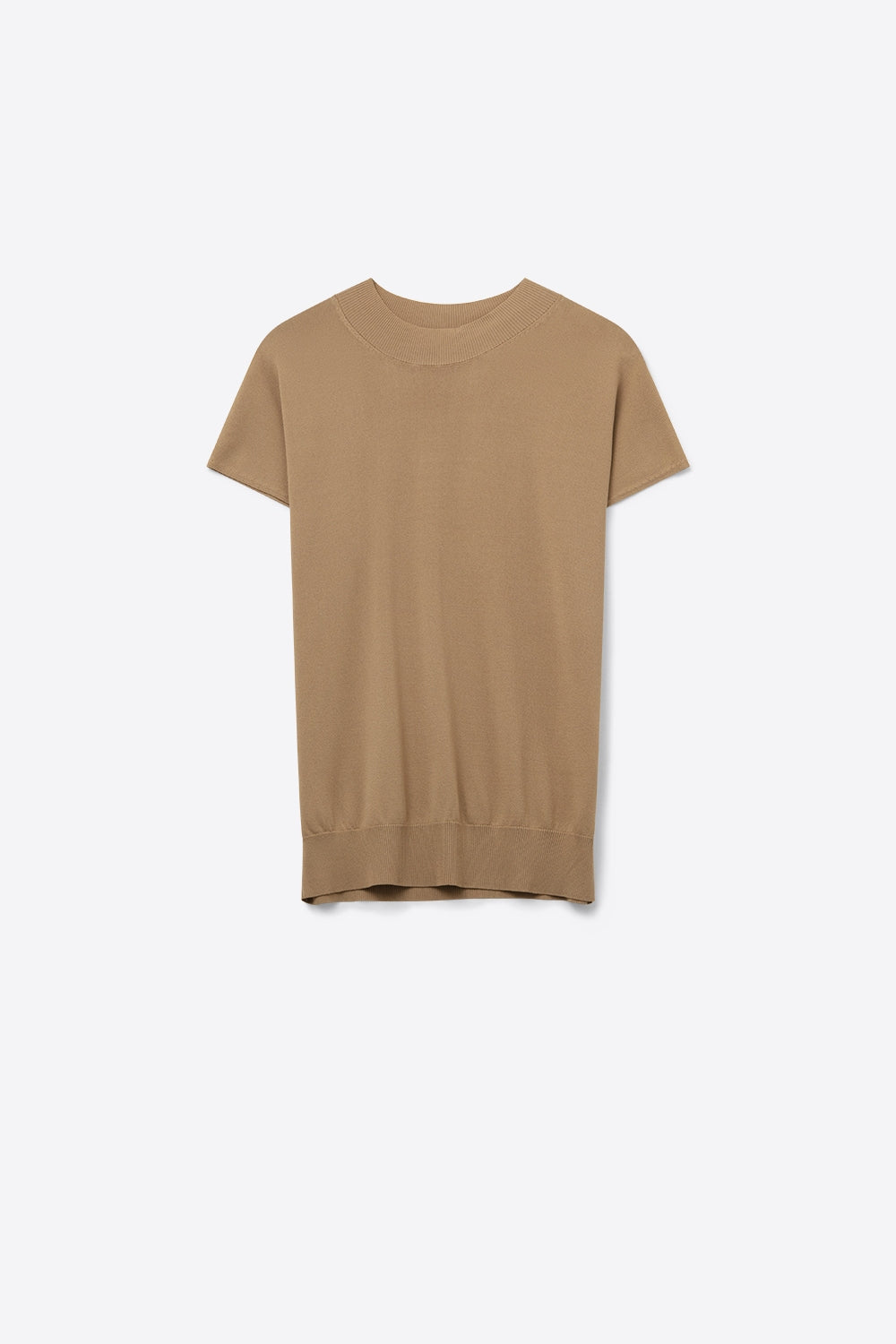 Q2 Camel turtleneck sweater with fitted short sleeves