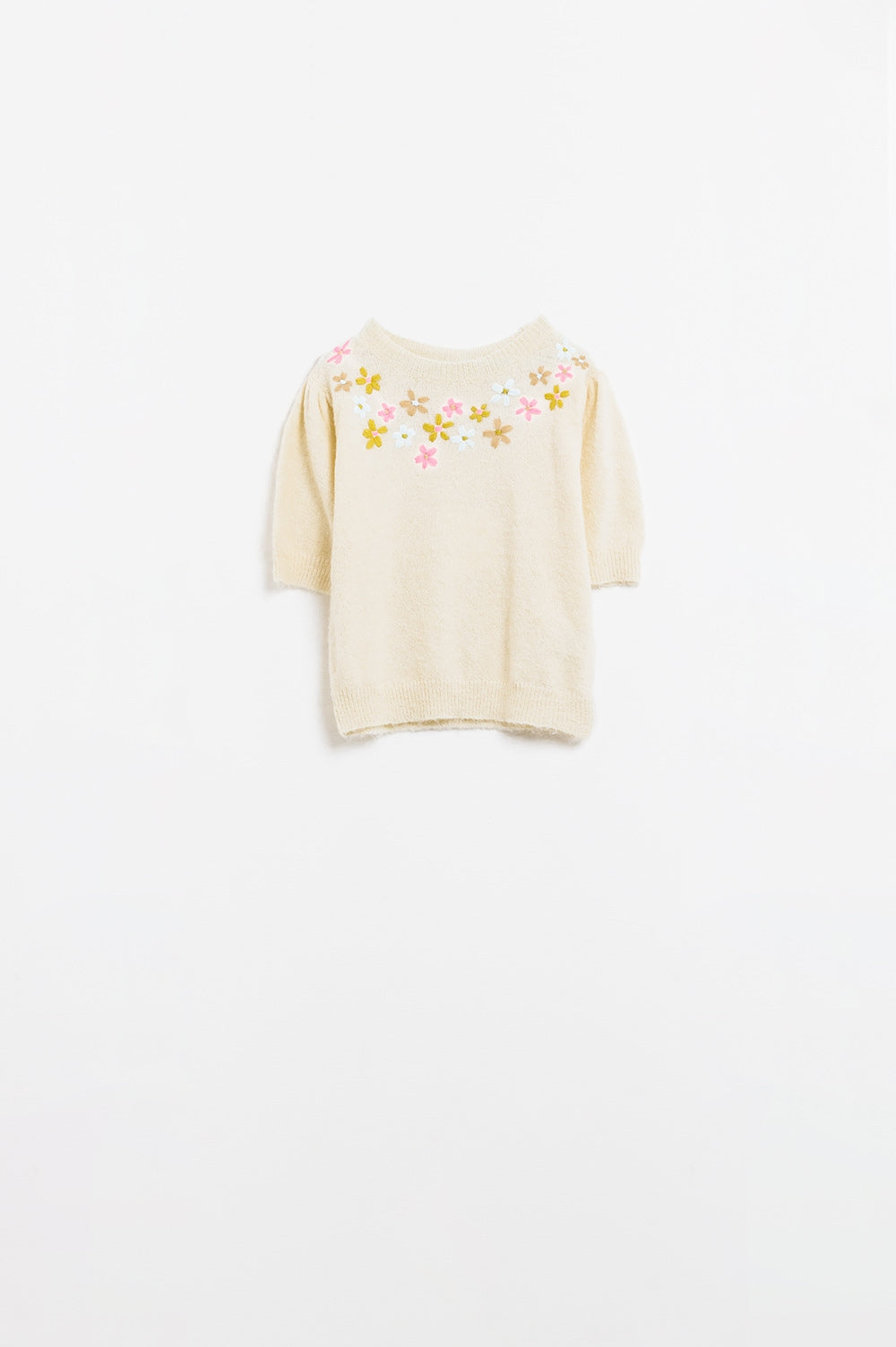 Cream chunky knit short-sleeved sweater with pastel-colored embroidered flowers