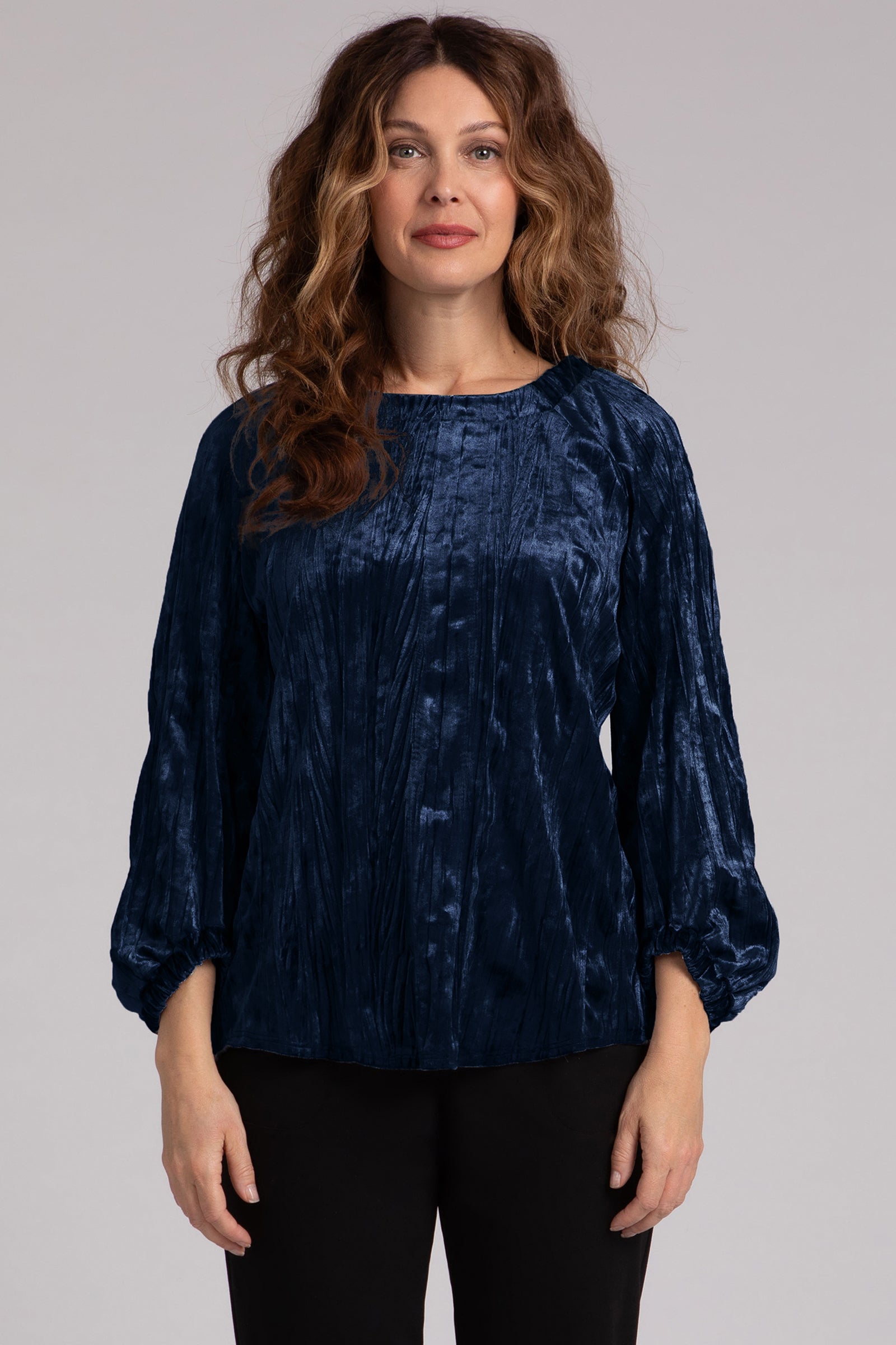 Crinkle Velvet Move Pullover with Elastic Cuff