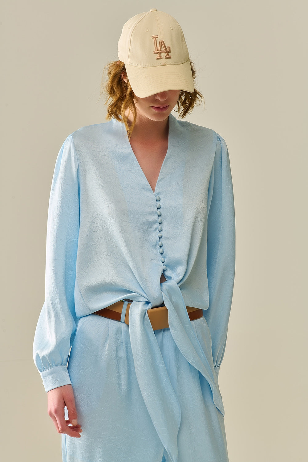 Q2 Cropped buttoned Shirt In Blue Featuring knot
