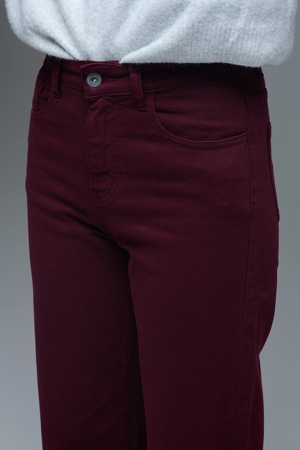 Cropped wide leg jeans in burgundy