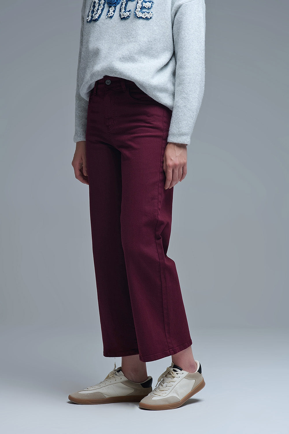 Cropped wide leg jeans in burgundy