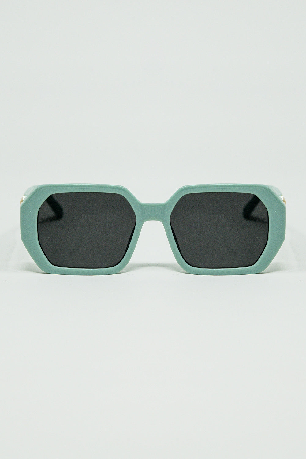 Q2 Diamond-Shaped Sunglasses with light Emerald Lenses