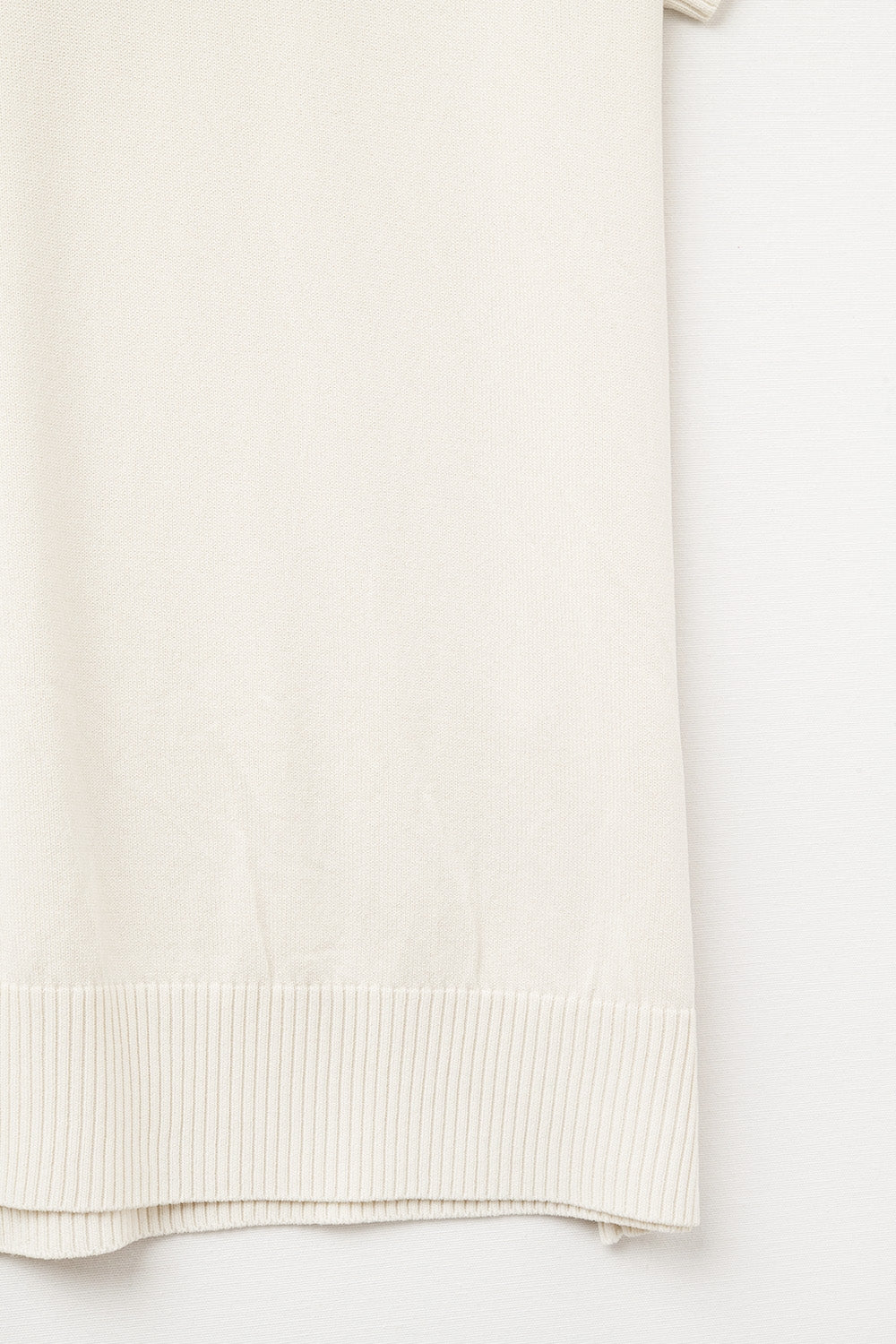 fine knit polo shirt in beige with short sleeves