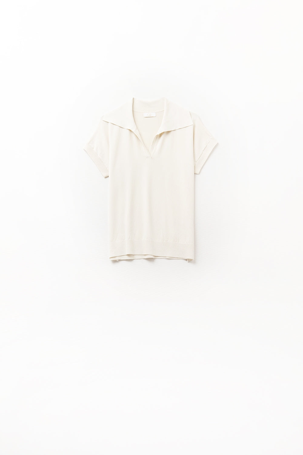fine knit polo shirt in beige with short sleeves