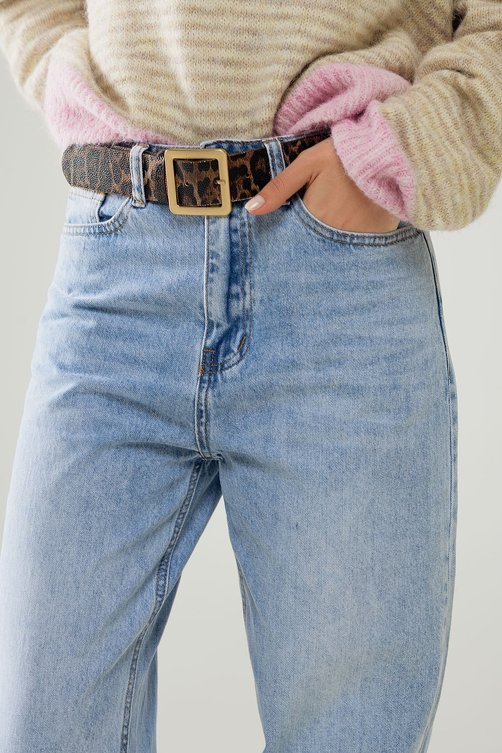 High waist straight leg jeans in light wash