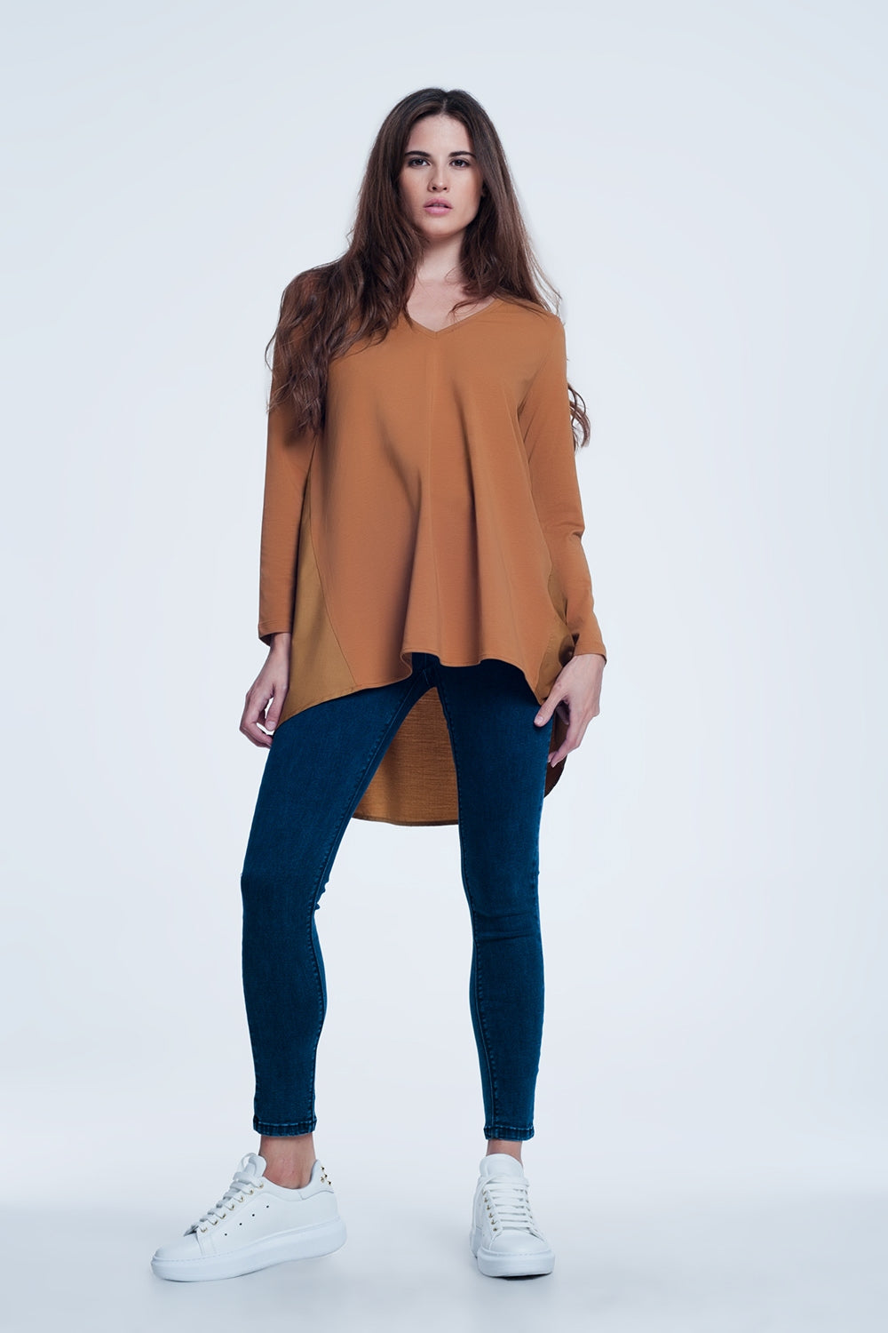 Long brown t-shirt with long sleeves