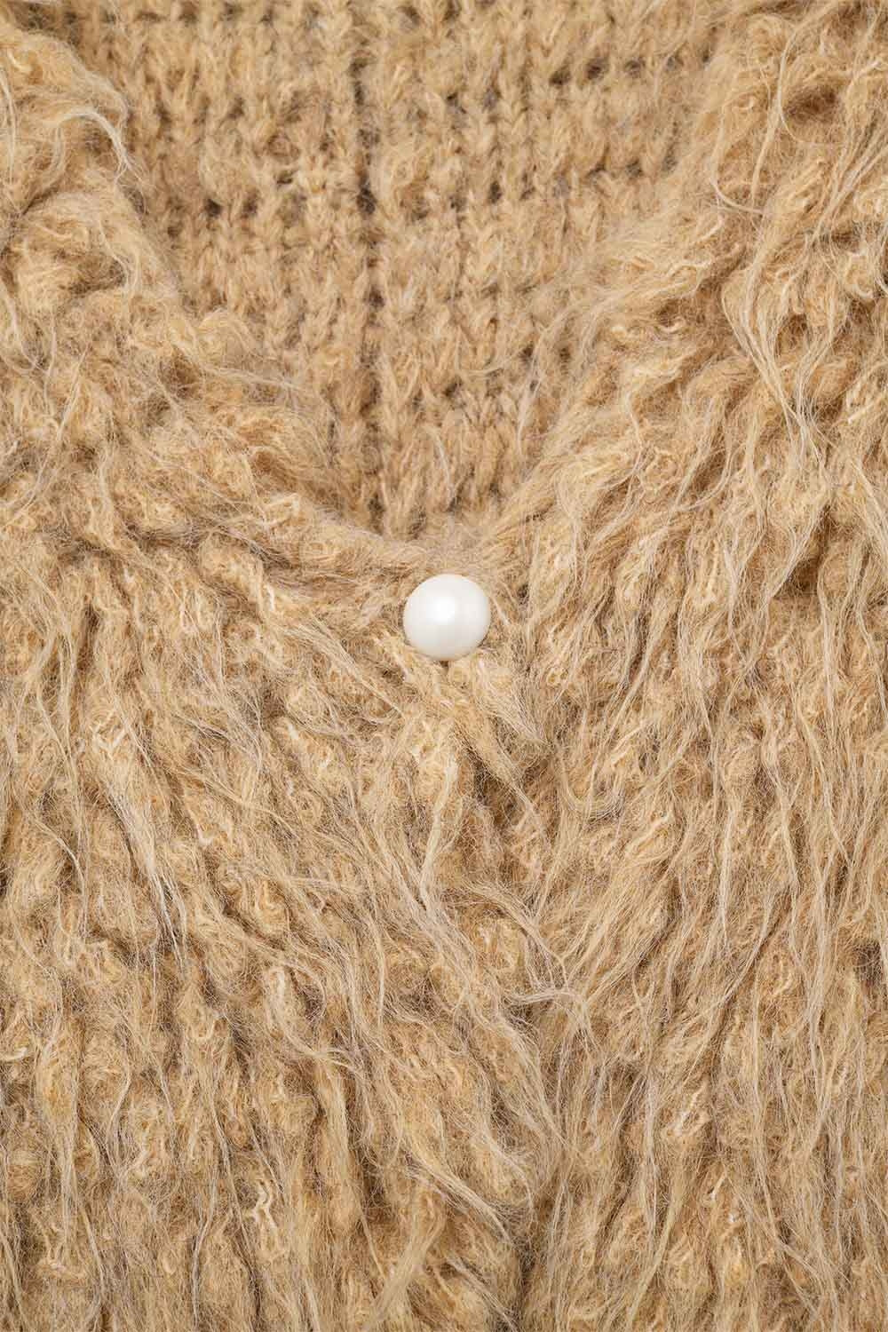 Luxurious vest with beige long-haired texture