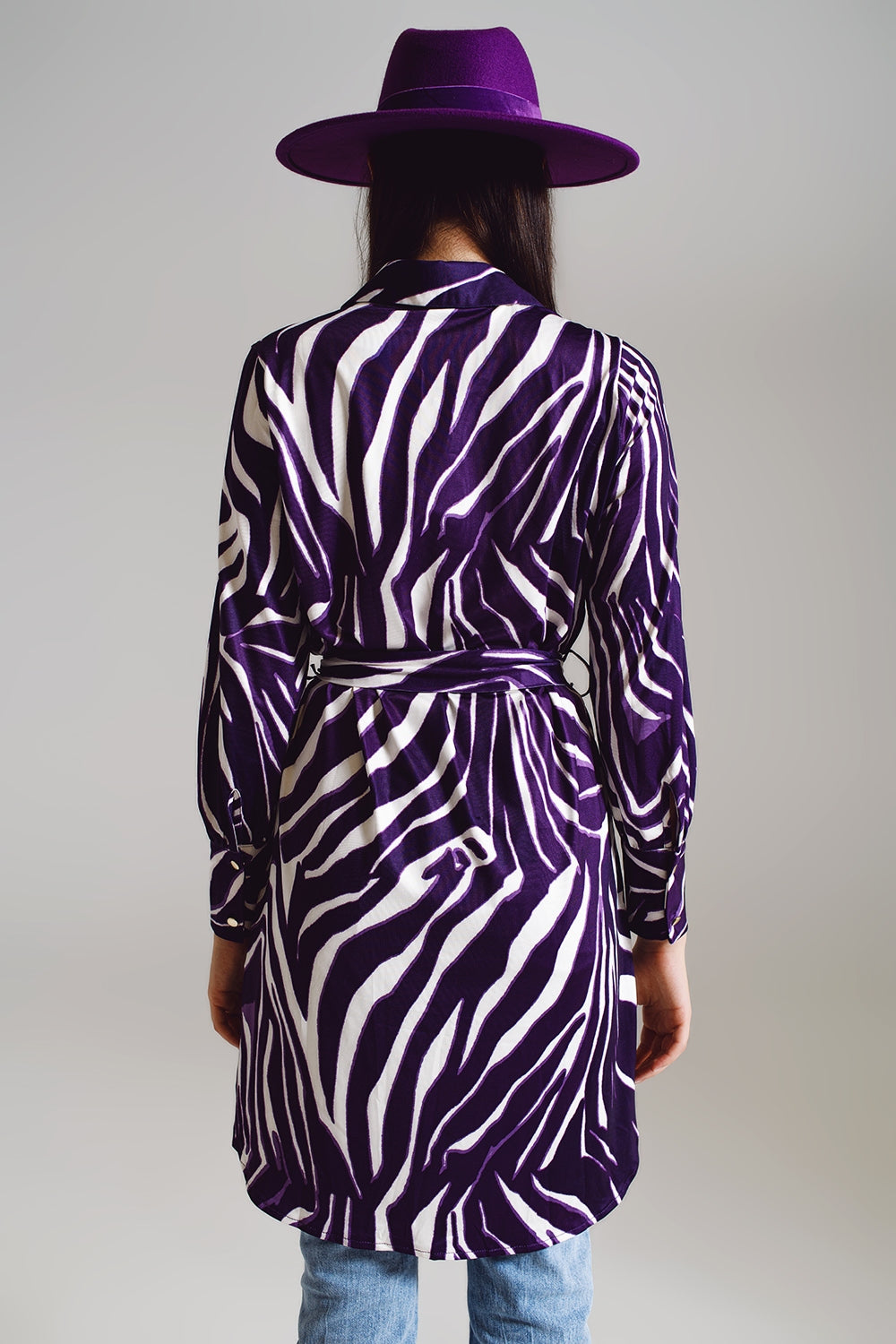 Midi short dress with zebra print in white and purple