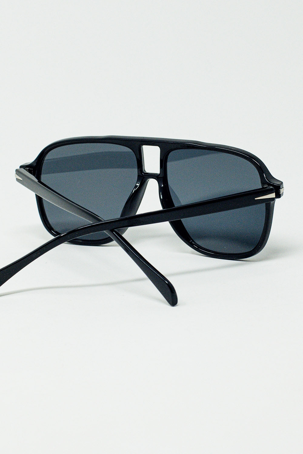 Oval Aviator Suglasses With Smoke Black Lens in Black