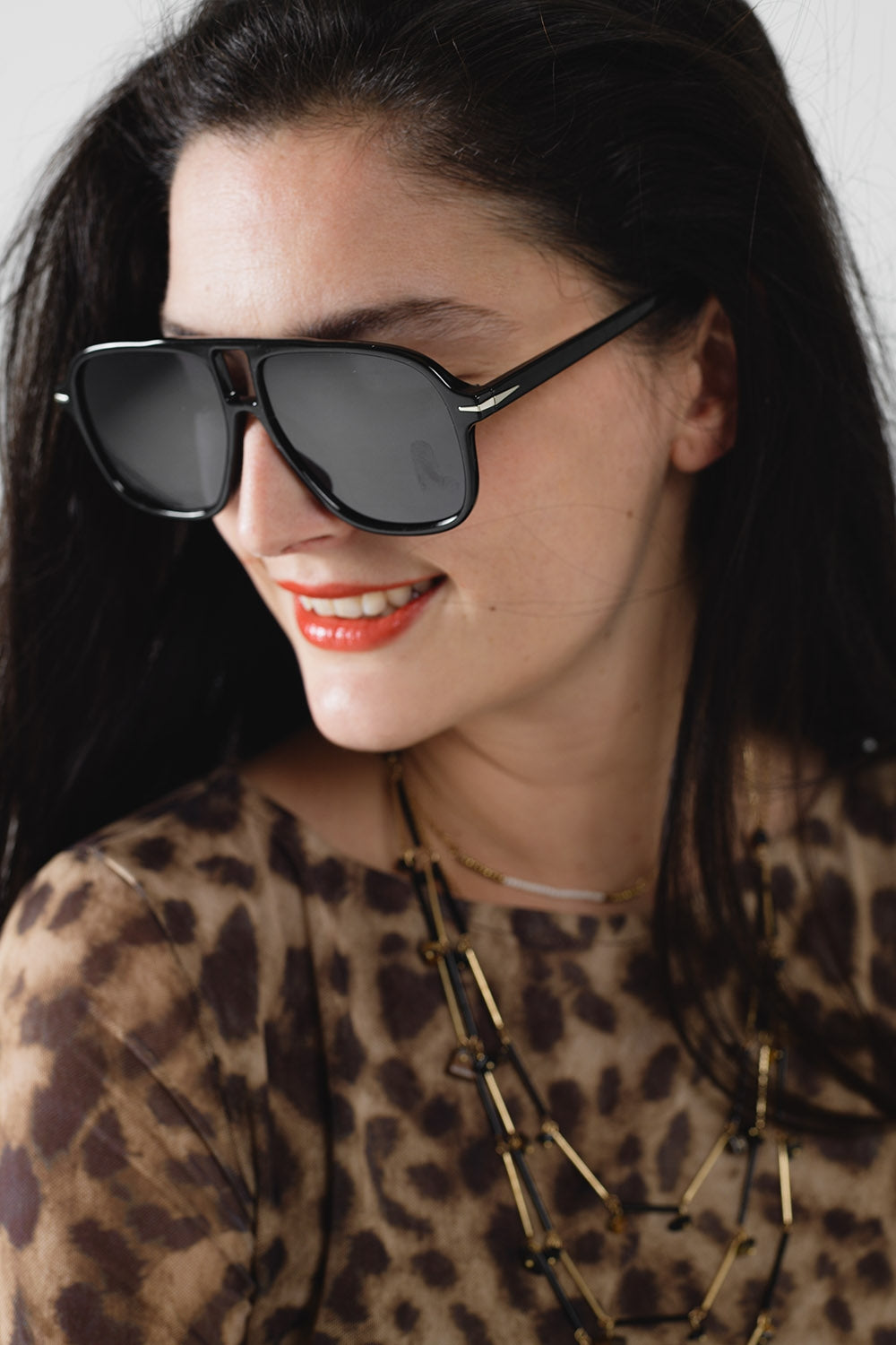 Oval Aviator Suglasses With Smoke Black Lens in Black