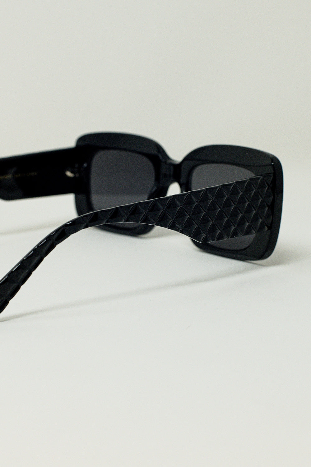Oversized Oval Sunglasses With Side Detail in Black