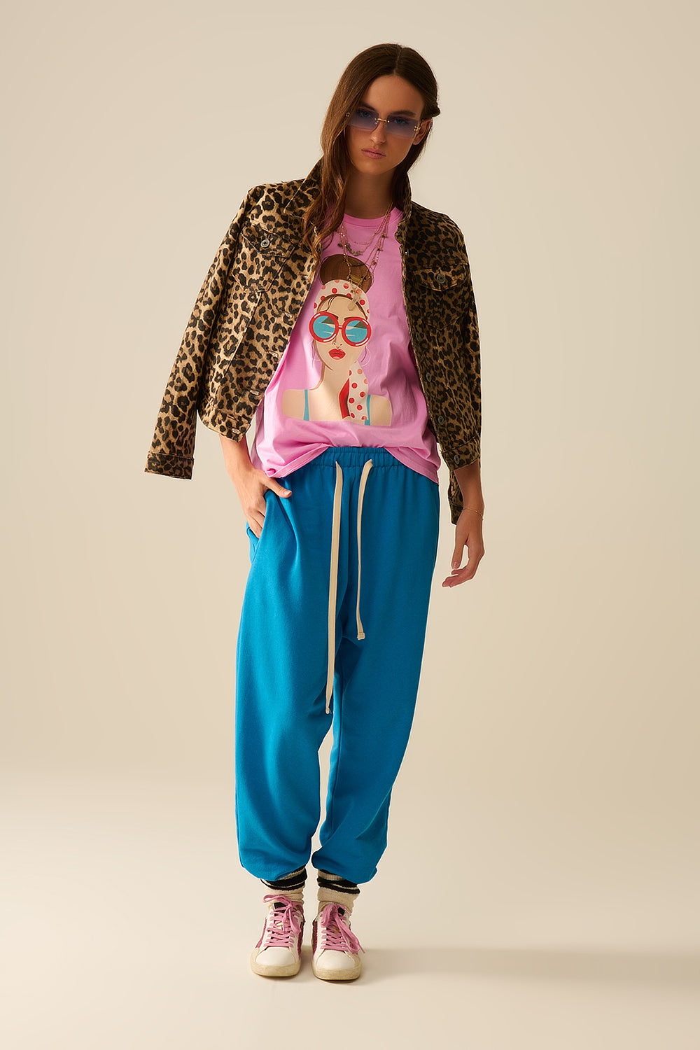 Pink T-shirt made in Italy with a vintage girl graphic