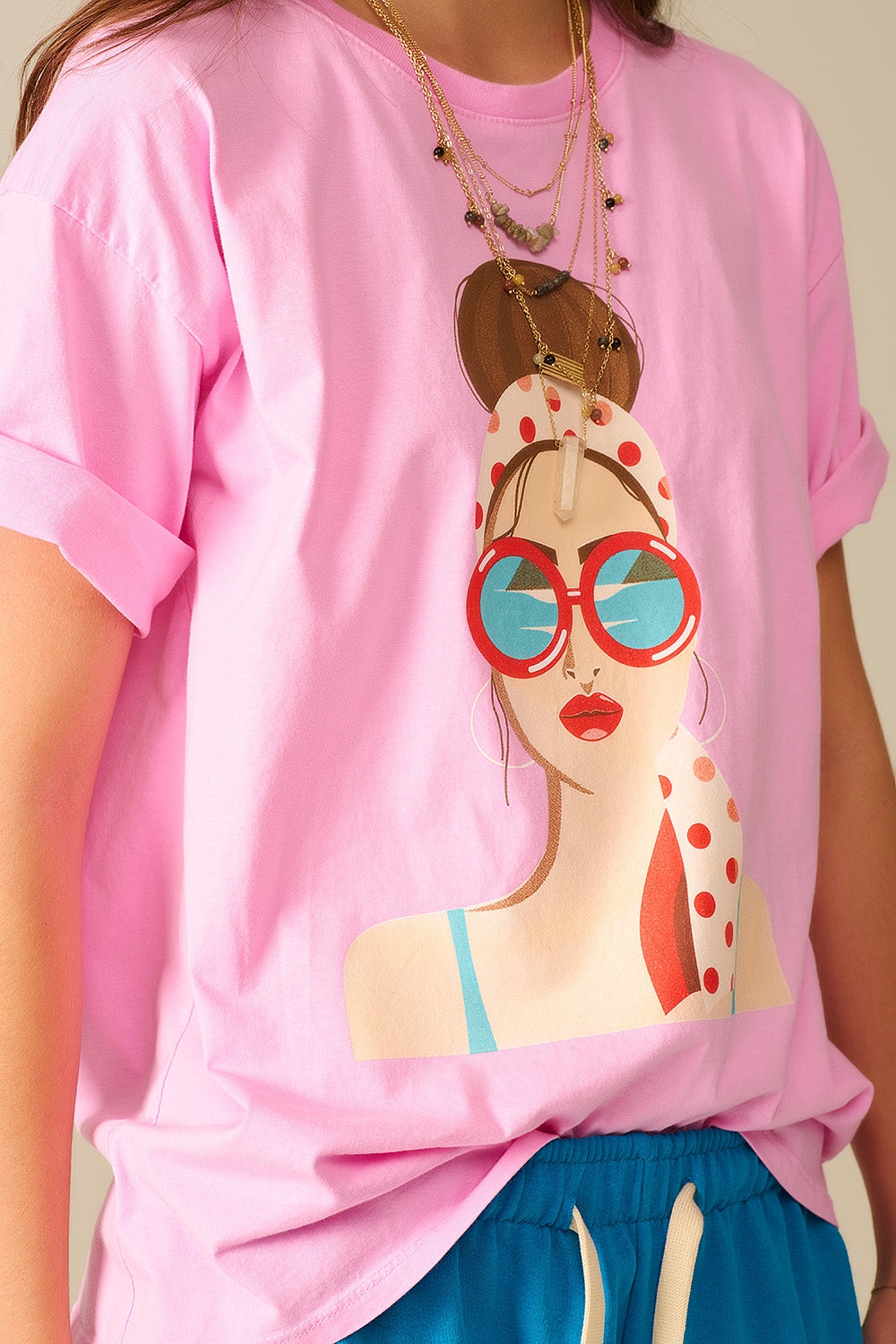 Pink T-shirt made in Italy with a vintage girl graphic