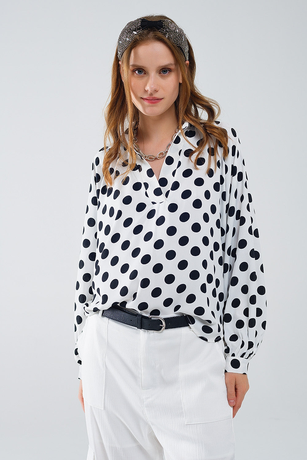 Polka dot blouse with V-neck and balloon sleeves