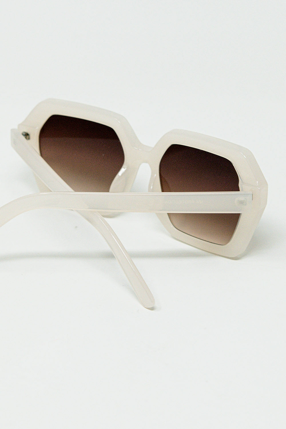 Rectangular sunglasses in white translucent color