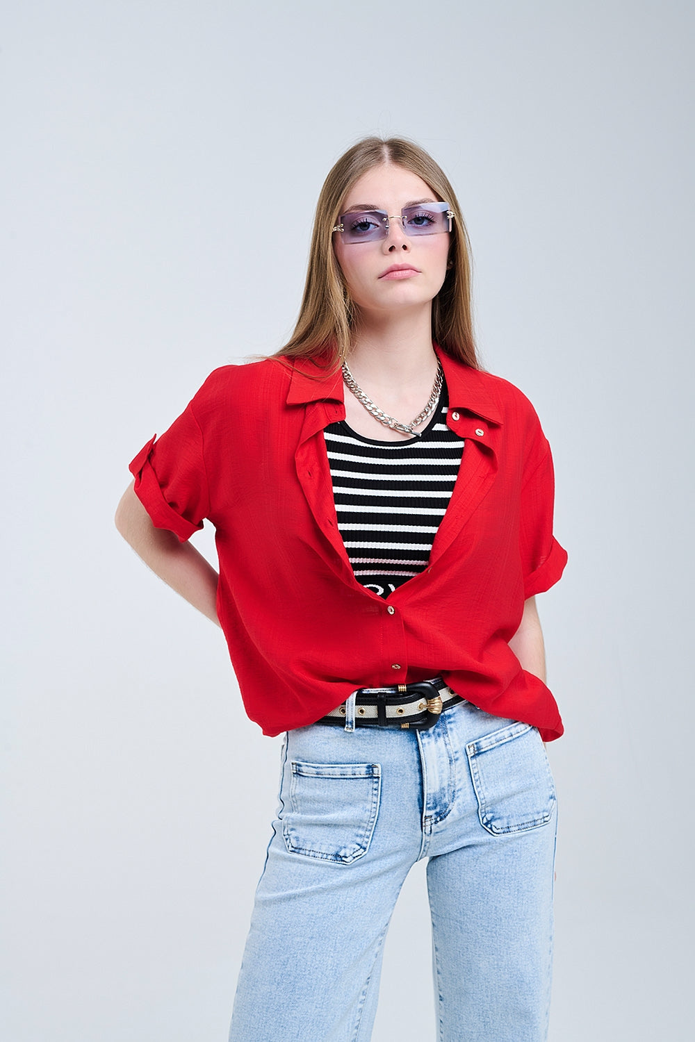 Red shirt with short sleeves and pleat on the sleeve