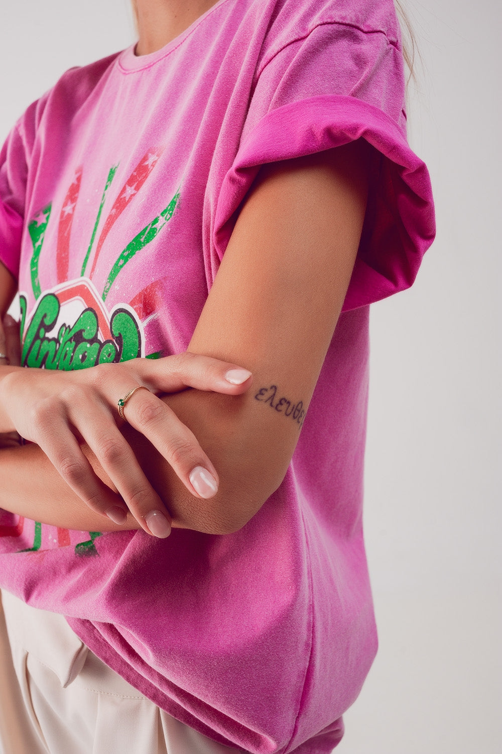 Relaxed t shirt with pink Vintage Queens graphic print