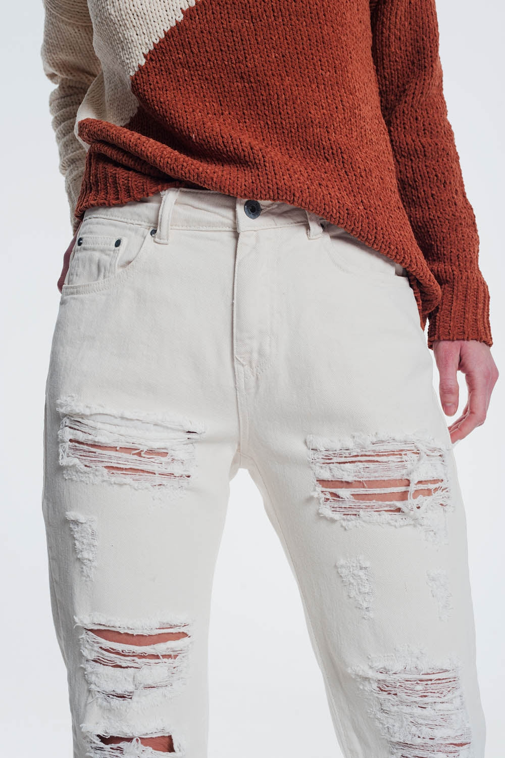 ripped boyfriend jeans in beige