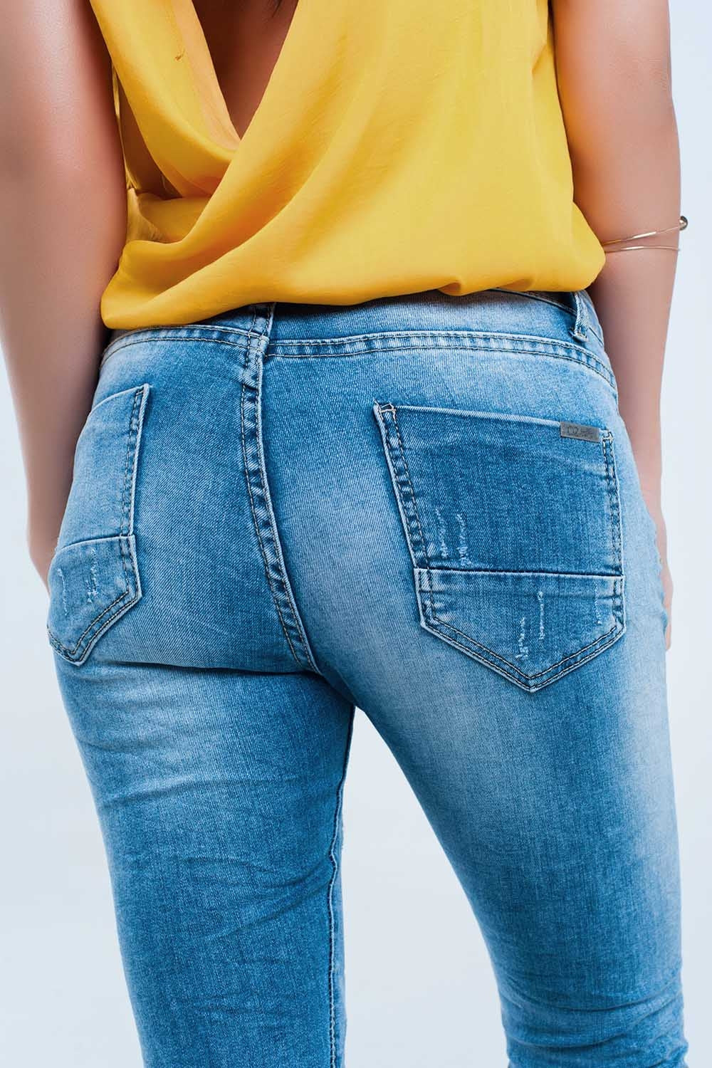 Skinny jeans in mid wash with knee rips