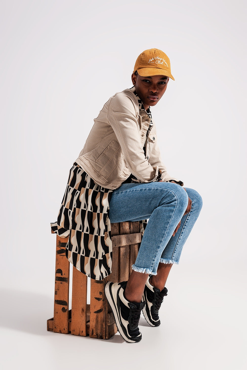 Slim denim trucker jacket in beige