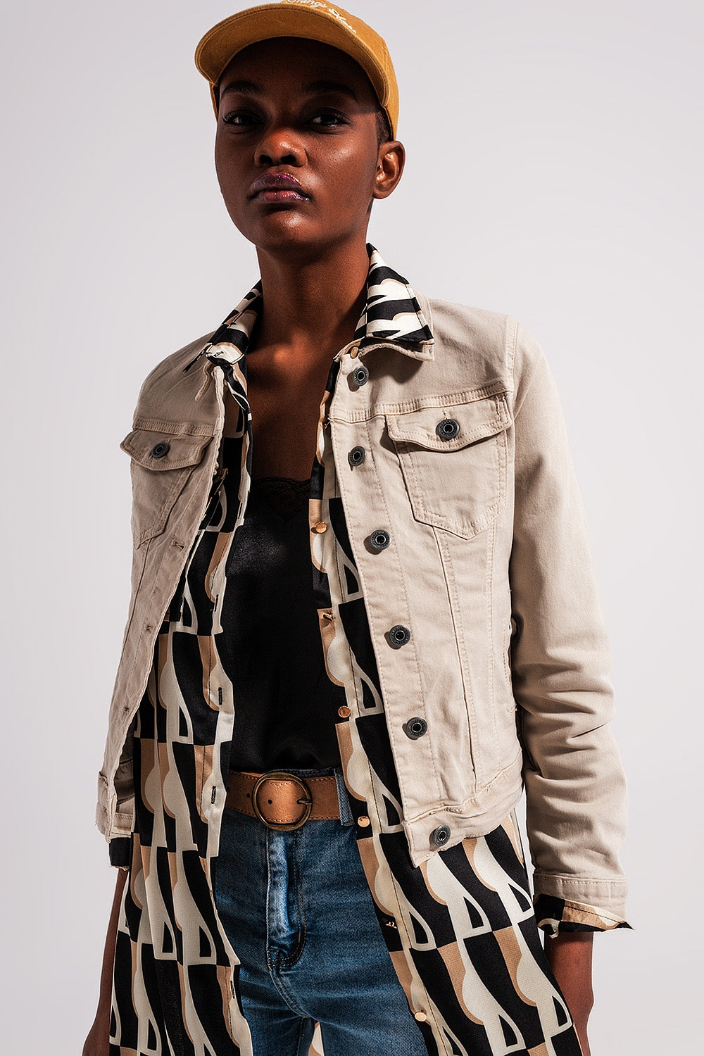 Slim denim trucker jacket in beige