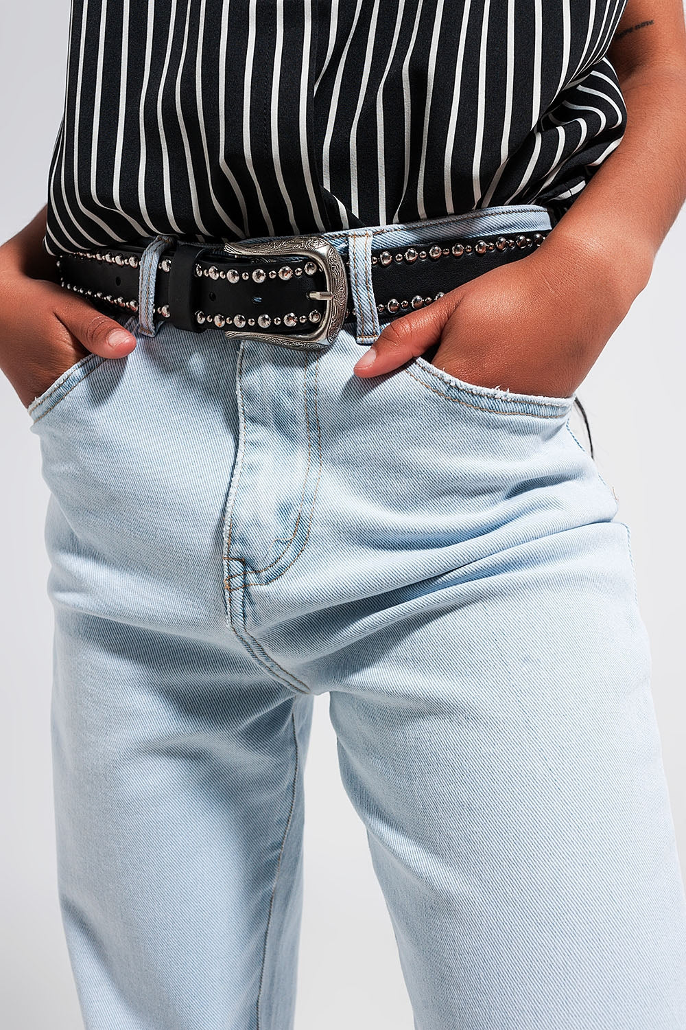 Straight leg jeans in vintage lightwash