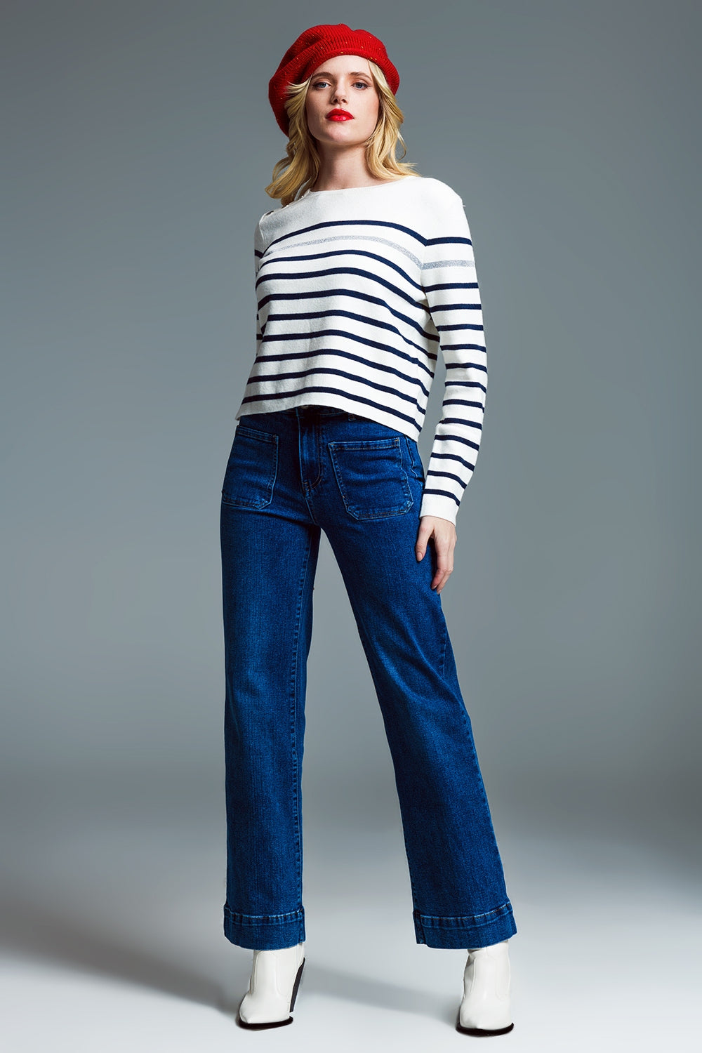Straight Leg Jeans With Front Marine Style Pockets in Mid Wash