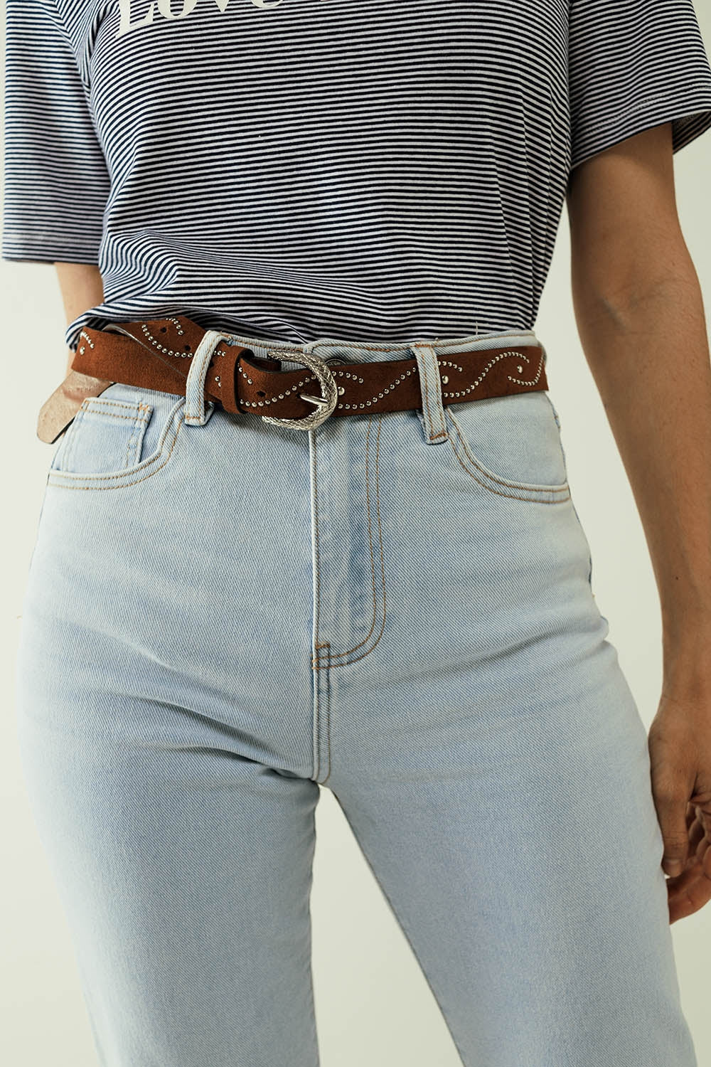 Straight light blue jean with hem and five pockets