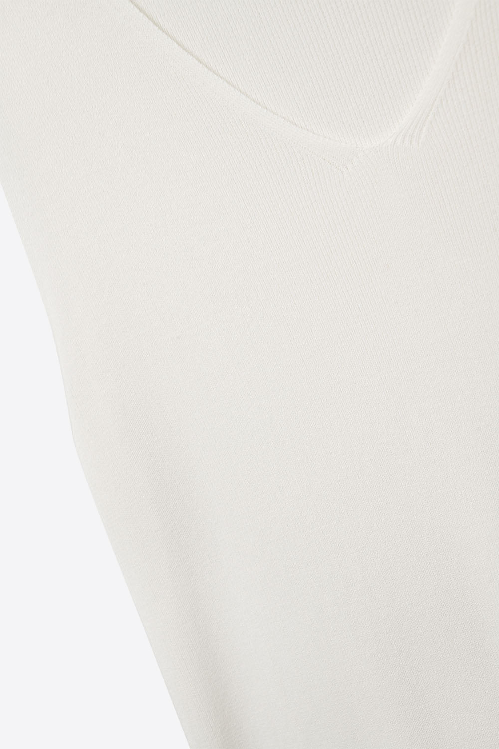 White sleeveless fine knitted top With V-Neck