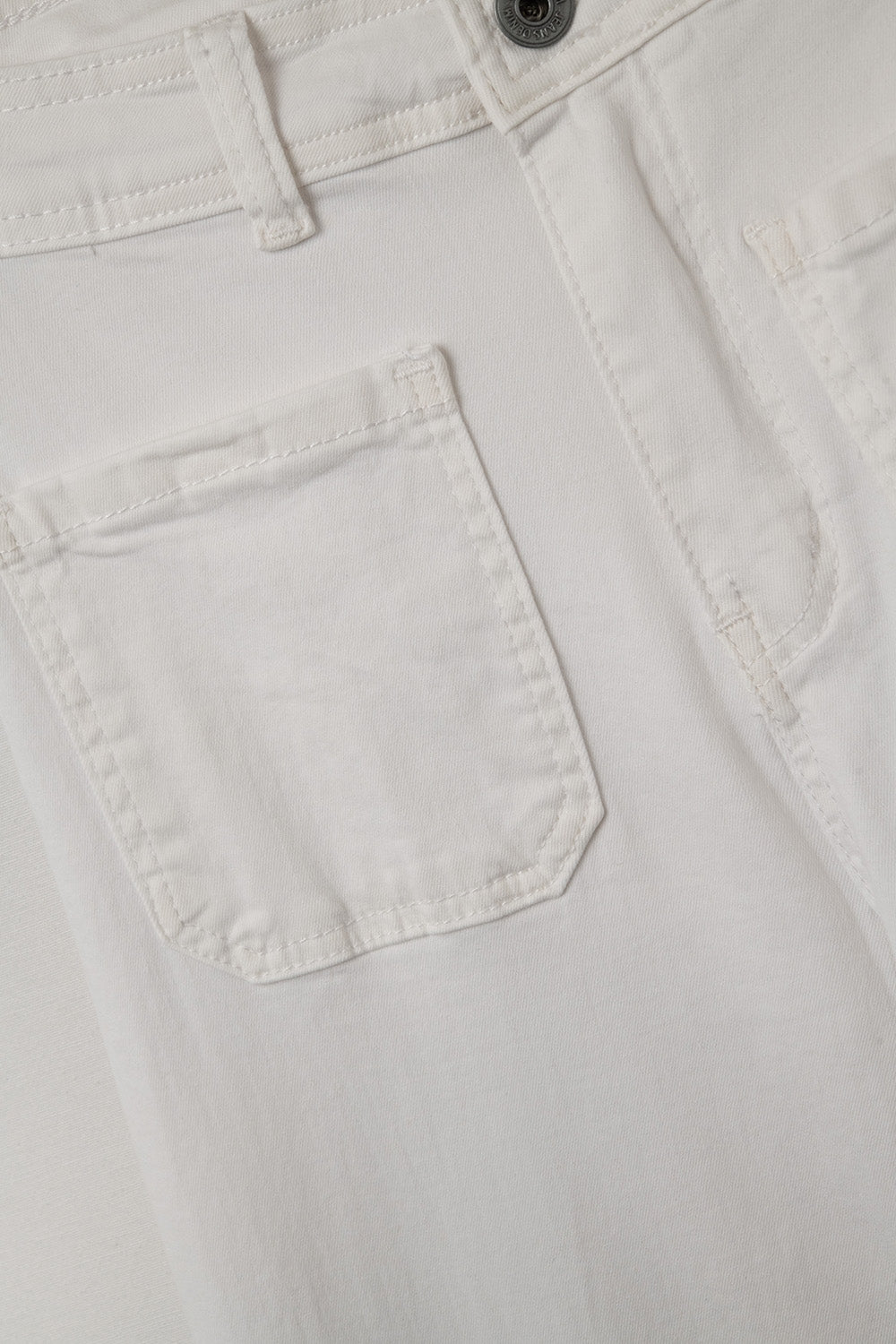 White Straight Leg pants With Front Pockets