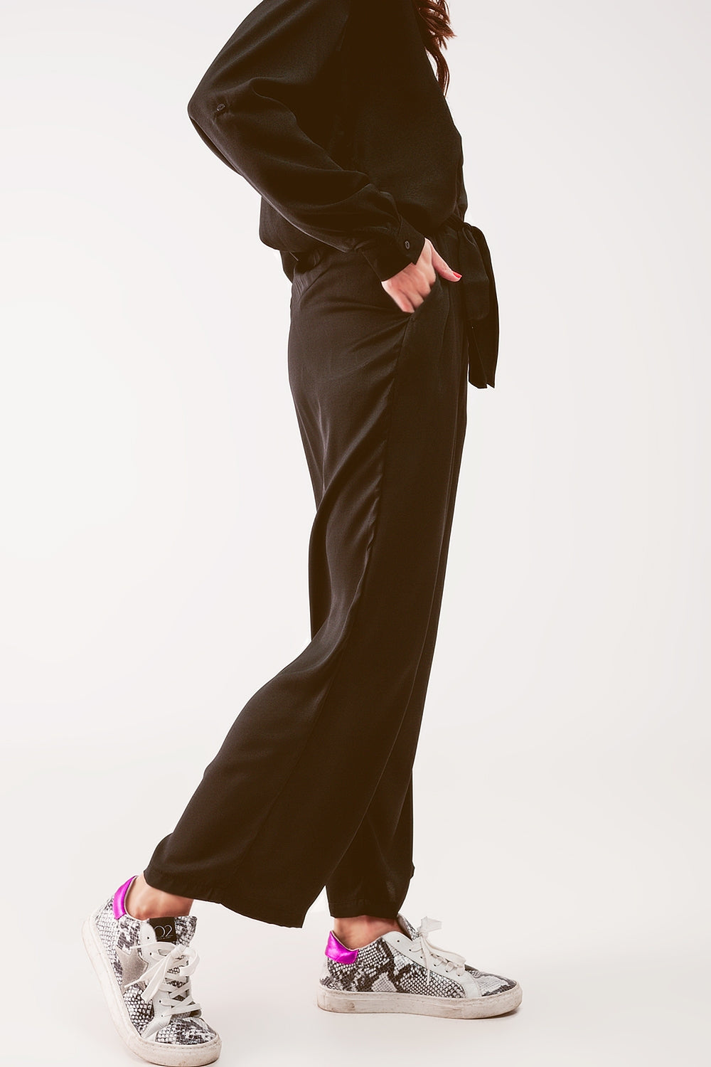 Wide leg belted pants in black
