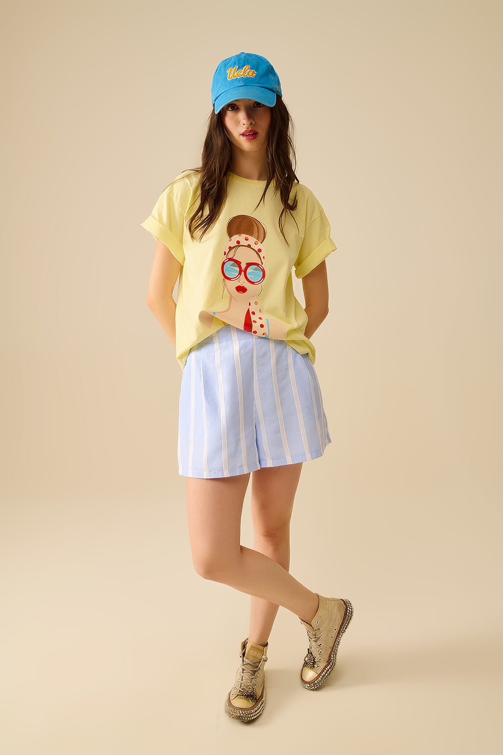 Yellow T-shirt made in Italy with a vintage girl graphic