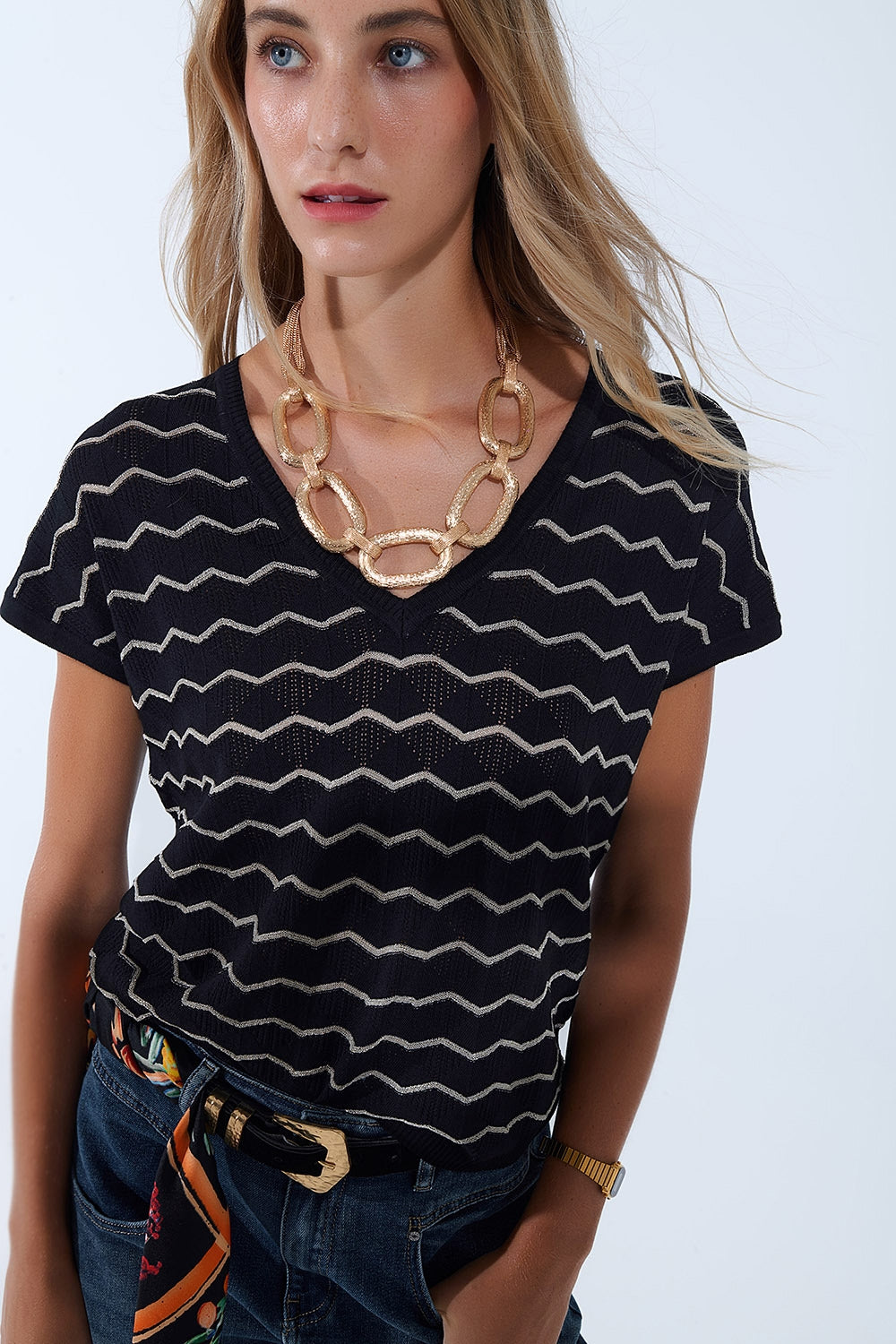 Zigzag V-Neck Knit sweater with dropped sleeves in black