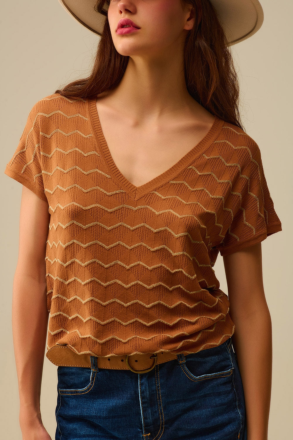 Zigzag V-Neck Knit sweater with dropped sleeves in Brown