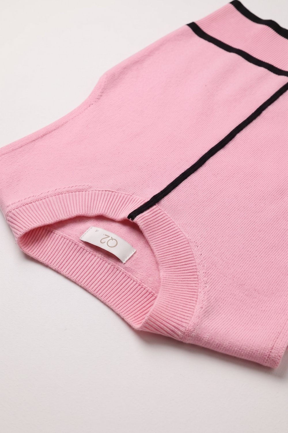 Light Pink Fine Knit Contrast Seam Sleeveless Vest with round neck
