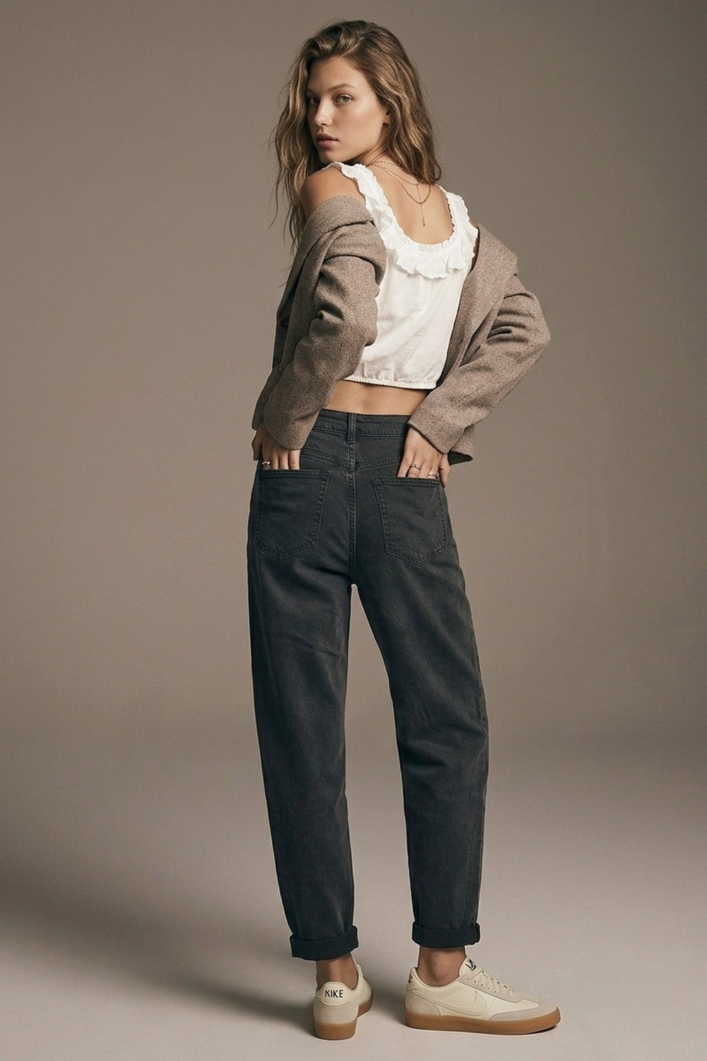 High-Waisted Barrel-Leg Pants in Washed grey