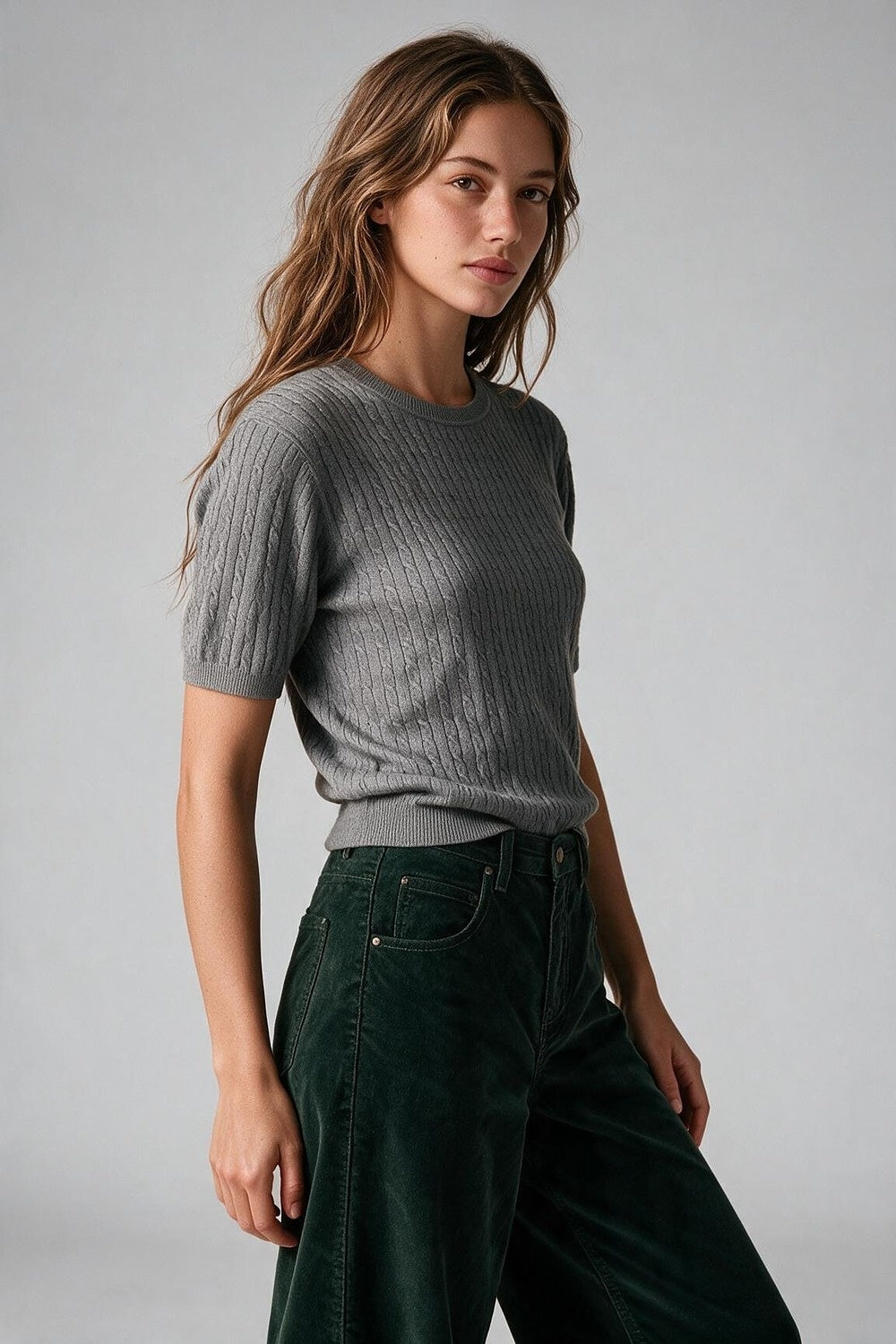 Short-sleeve sweater in gray knit with ribbed edge