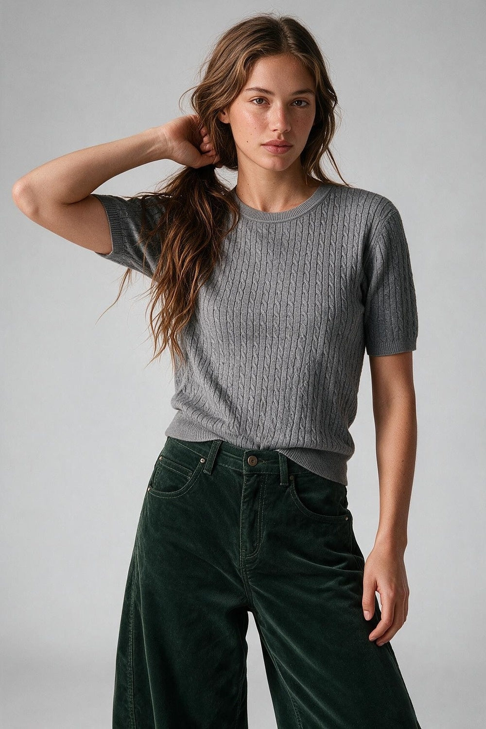 Short-sleeve sweater in gray knit with ribbed edge