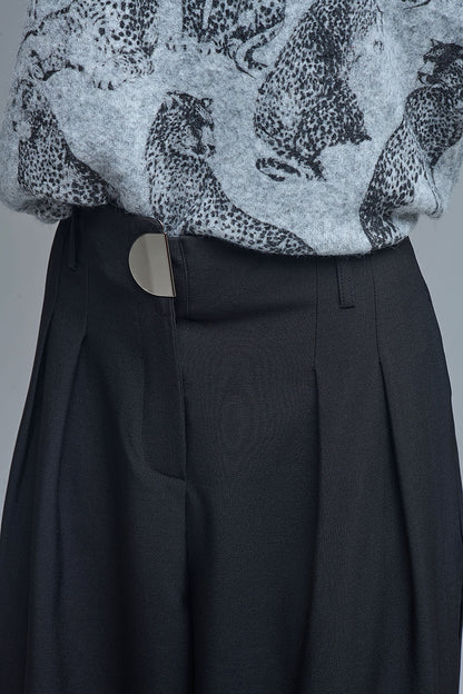Black pleated Wide Pants with with metal buckle