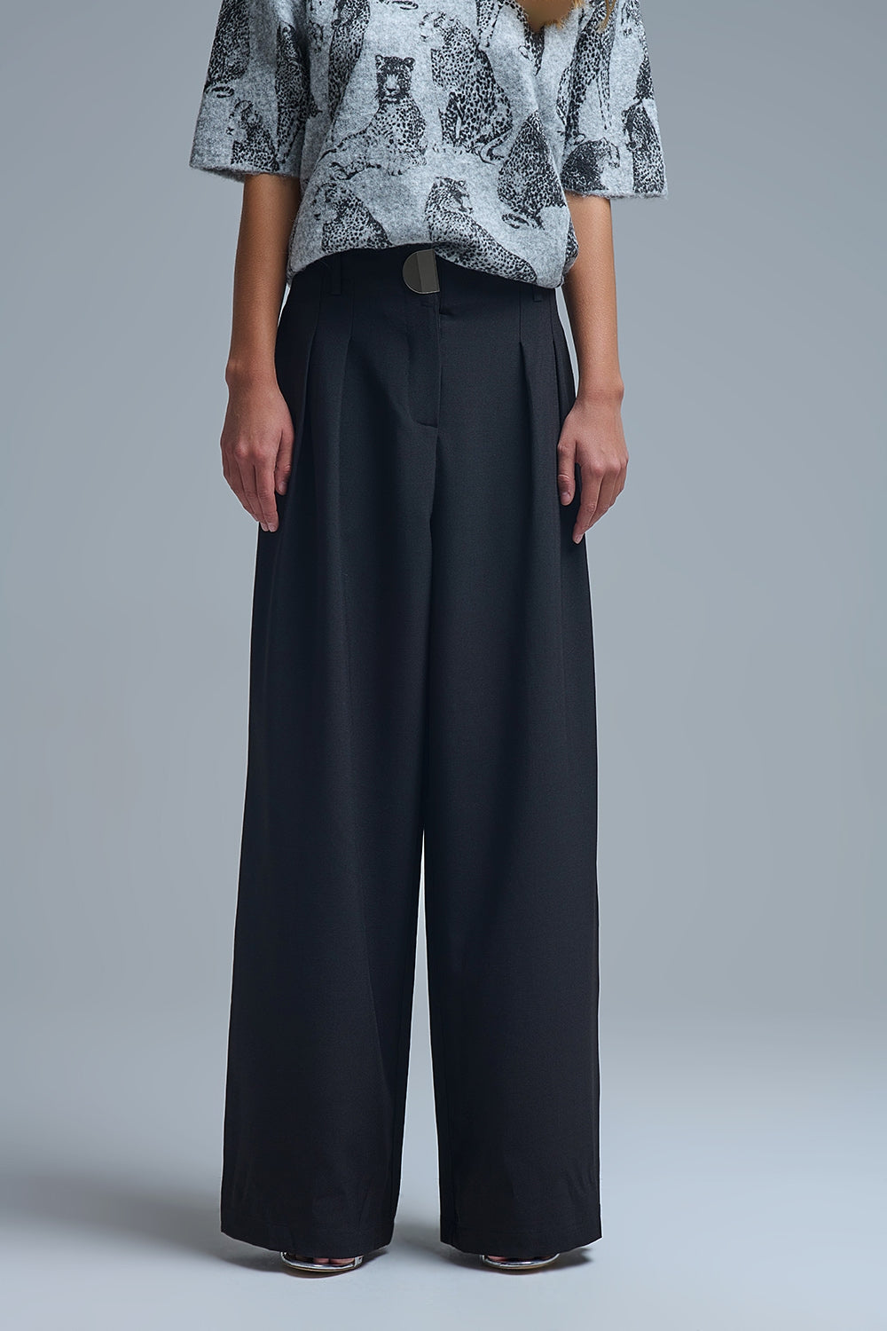 Black pleated Wide Pants with with metal buckle