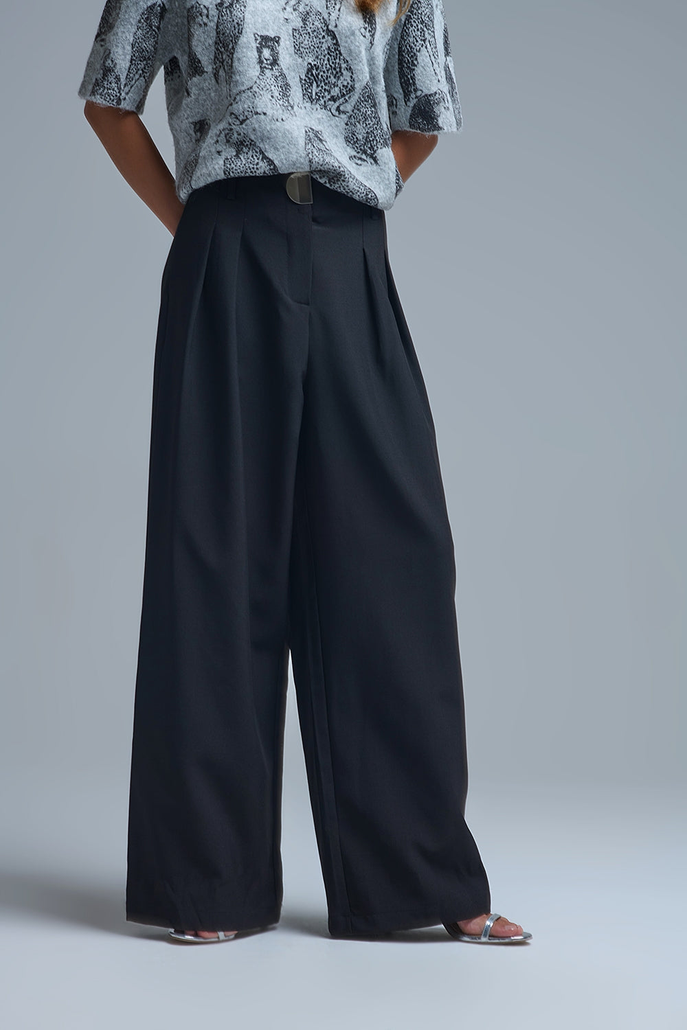 Black pleated Wide Pants with with metal buckle