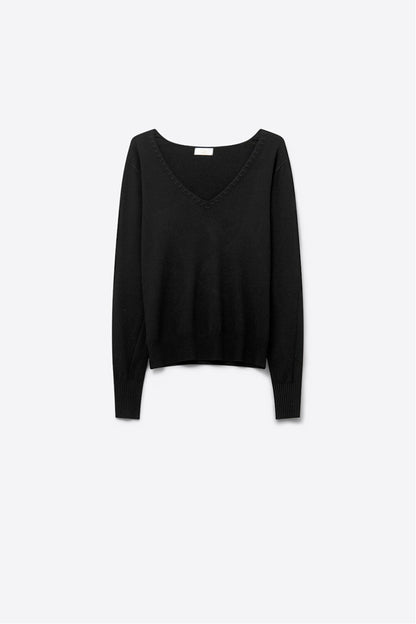 Q2 Black sweater with V neckline