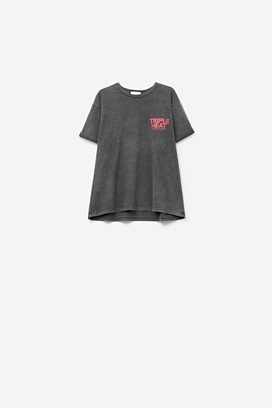 Q2 black wash fabric Short Sleeve TRIPLE HEAT LOGO T-shirt
