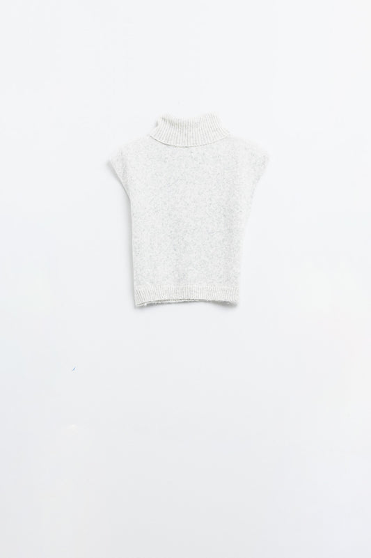 Q2 Cozy turtleneck sleeveless sweater in grey