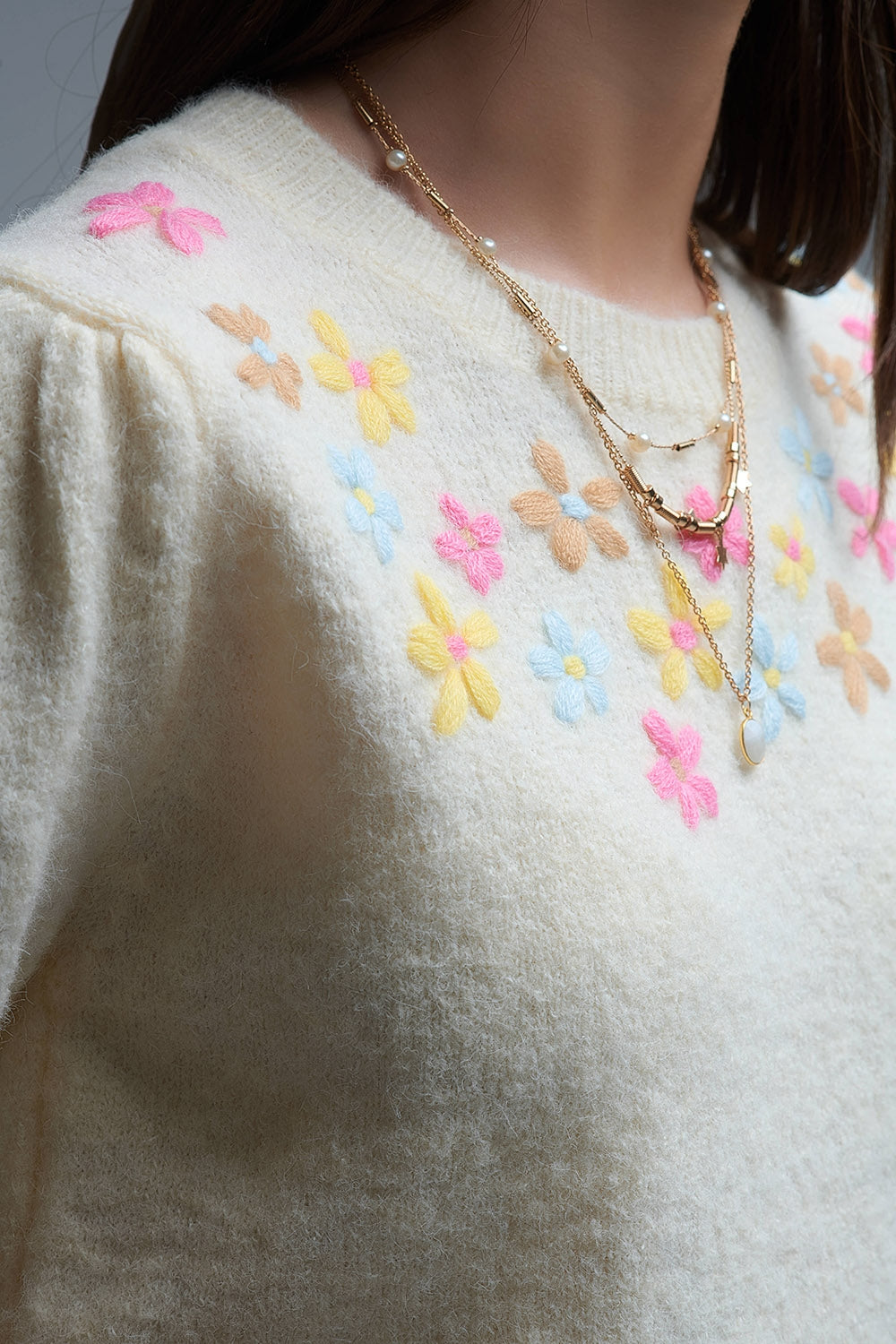 Cream chunky knit short-sleeved sweater with pastel-colored embroidered flowers