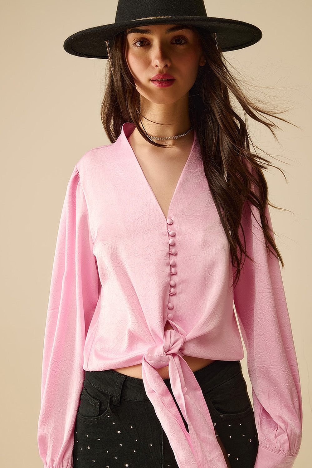Cropped Shirt In pink Featuring knot